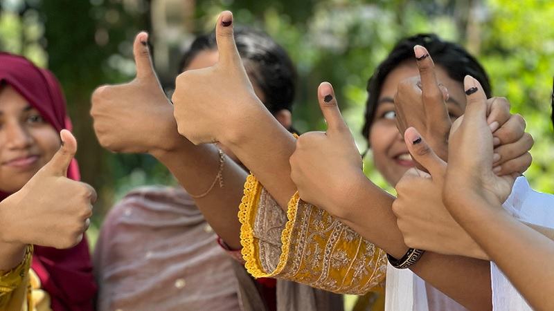 নারী ভোটারদের আঙুলে কালি থাকলেও পুরুষদের কালি মুছে যাচ্ছে