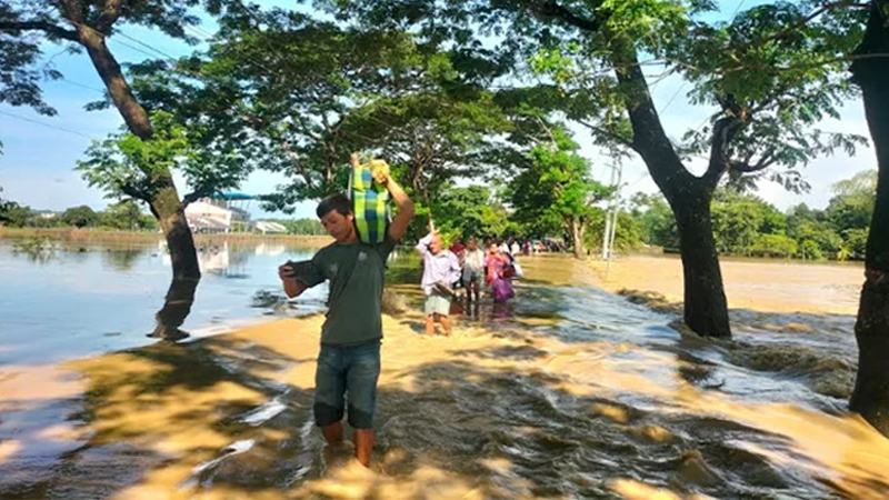 খাগড়াছড়িতে হঠাৎ ভারি বর্ষণে নিম্নাঞ্চল প্লাবিত, সাজেক-লংগদু-দীঘিনালা সড়ক যোগাযোগ বন্ধ