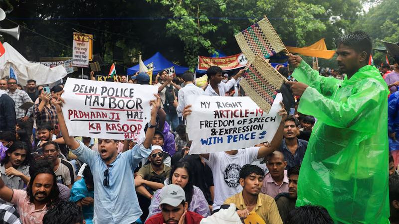 ককরোচ জনতা পার্টির নেতাদের সঙ্গে সরকারের বৈঠক, আন্দোলন অব্যাহত রাখার ঘোষণা