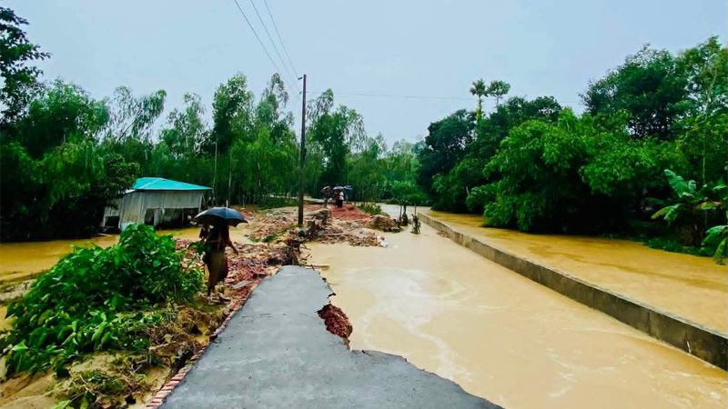 কক্সবাজারে পানিবন্দি লাখো মানুষ, চারদিনে ২৫ জনের মৃত্যু