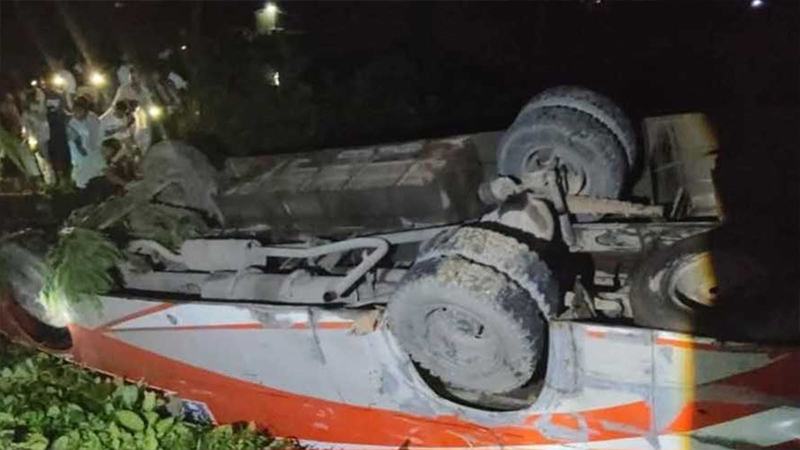 কক্সবাজারে বাস খাদে পড়ে দুজনের মৃত্যু