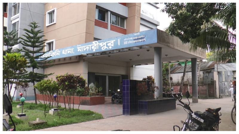 কালকিনিতে পুলিশের নাম ব্যবহার করে অর্থ আদায়ের অভিযোগ