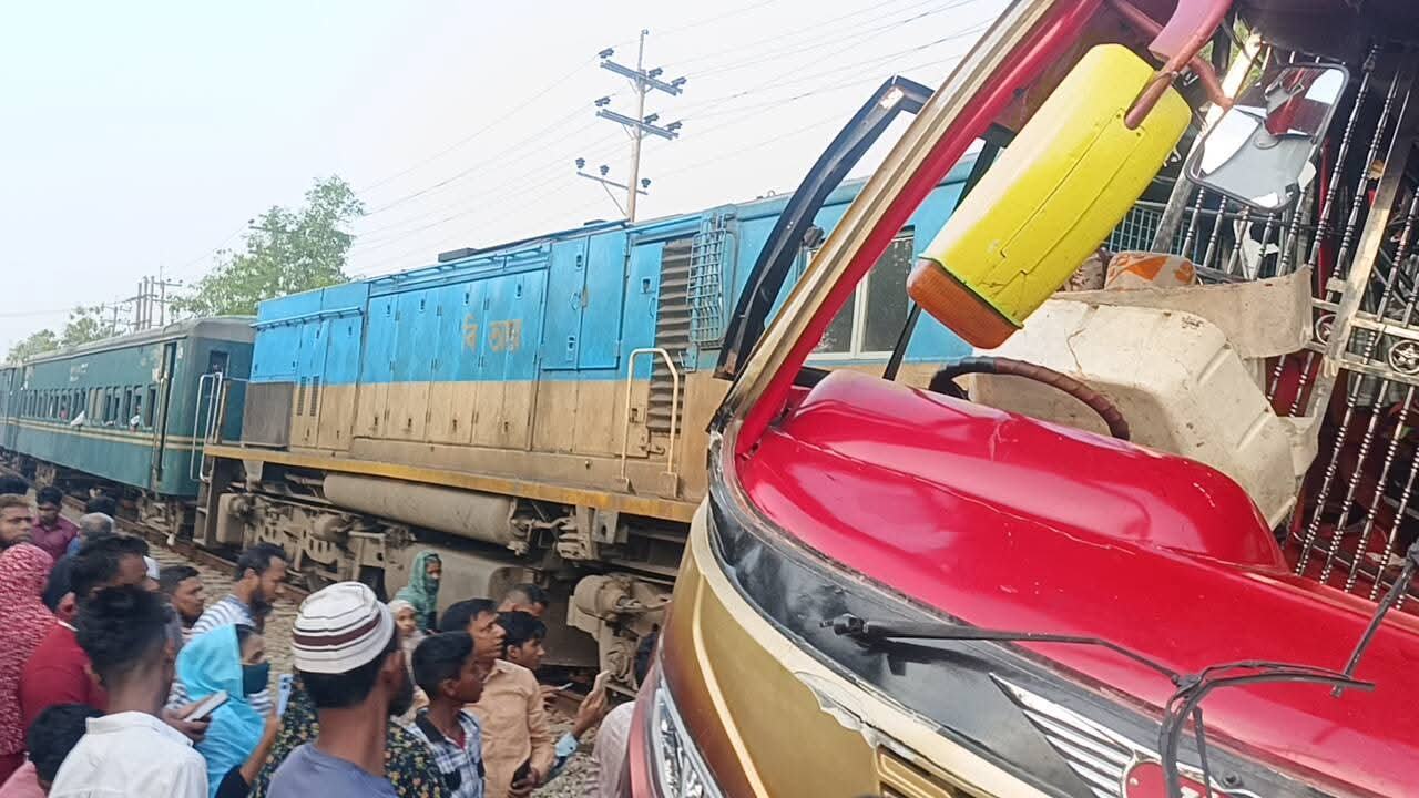 কুমিল্লায় ট্রেন দুর্ঘটনা তদন্তে রেলওয়ের দুটি তদন্ত কমিটি