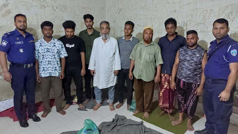 কুমিল্লায় মধ্যরাতে আ. লীগের মিছিল, গ্রেফতার ৮