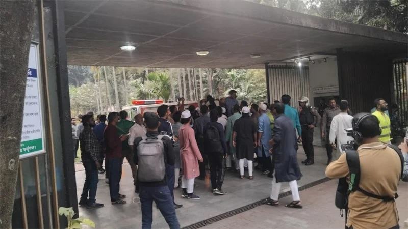জাতীয় কবির সমাধির পাশে ওসমান হাদির মরদেহ