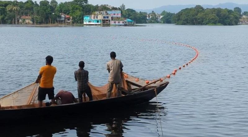 কাপ্তাই হ্রদে মাছ শিকার শুরু, কর্মচাঞ্চল্যে ভরেছে ঘাট এলাকা