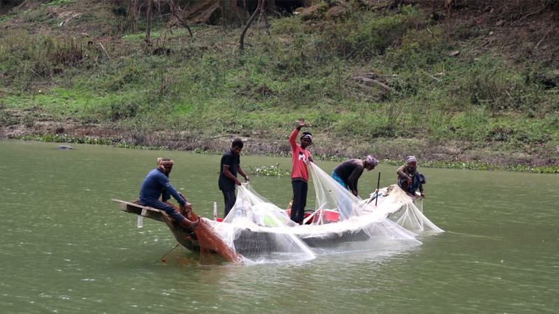 নিষেধাজ্ঞা শেষে কাপ্তাই হ্রদে মাছ ধরা শুরু আগামীকাল