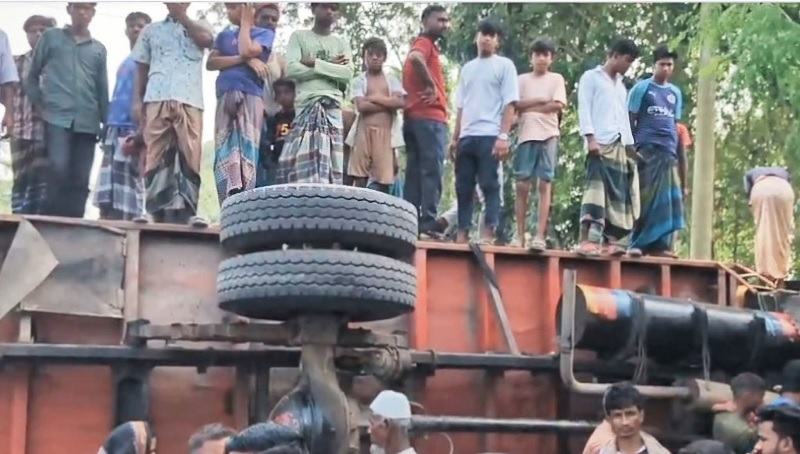 কুড়িগ্রামে ট্রাকের ধাক্কায় ইজিবাইকে থাকা ৫ জন নিহত