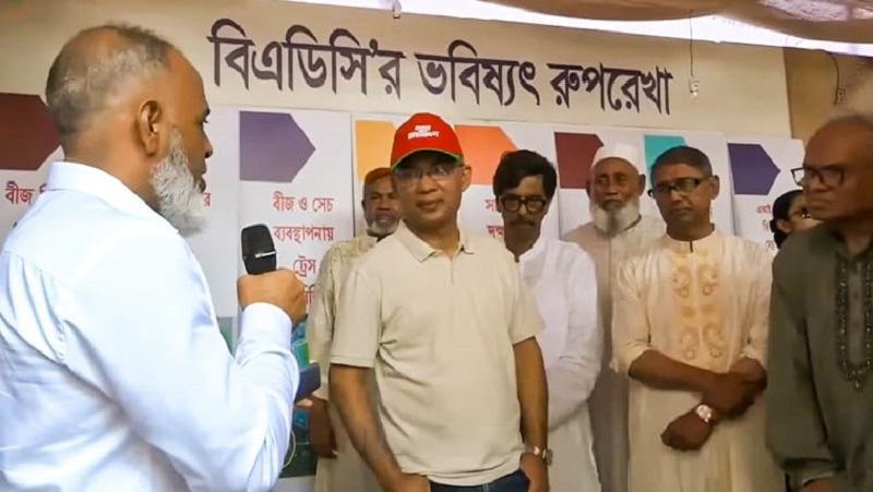 কৃষি মেলায় বিএডিসির স্টল পরিদর্শন করেছেন প্রধানমন্ত্রী