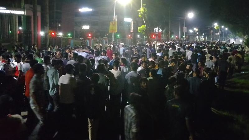 শিক্ষার্থীদের ওপর হামলা: বাকৃবি অনির্দিষ্টকালের জন্য বন্ধ ঘোষণা, আহত ১০
