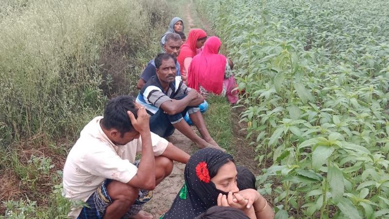 কুষ্টিয়া সীমান্তের শূন্যরেখায় তিনদিন ধরে অবস্থান করছেন ১২ জন, নতুন করে পুশইনের অভিযোগ