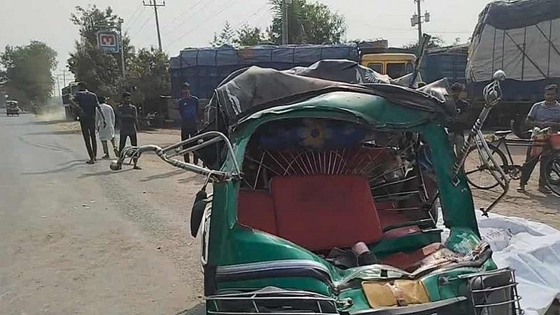 কুষ্টিয়া বাইপাসে ট্রাকের চাপায় সিএনজির ৫ জন নিহত
