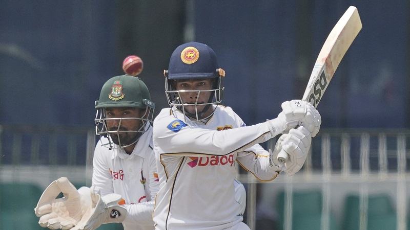 দিনশেষে শ্রীলংকার ৪৩ রানের লিড, হাতে ৮ উইকেট