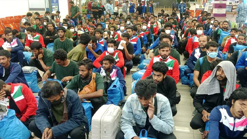 লিবিয়া থেকে ফিরলেন ১৭৫ বাংলাদেশী