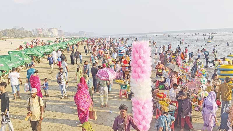 পূজার ছুটিতে ভিড় বেড়েছে পর্যটন কেন্দ্রগুলোয়