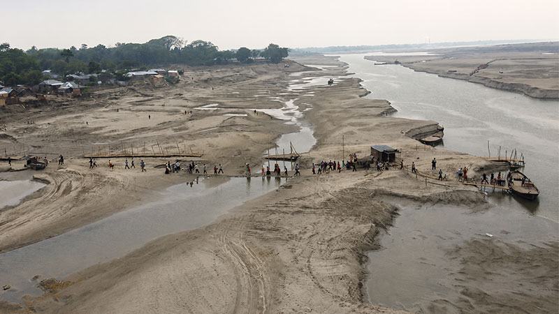 নদীর বুকে পানি, প্রবাহে নেই প্রাণ