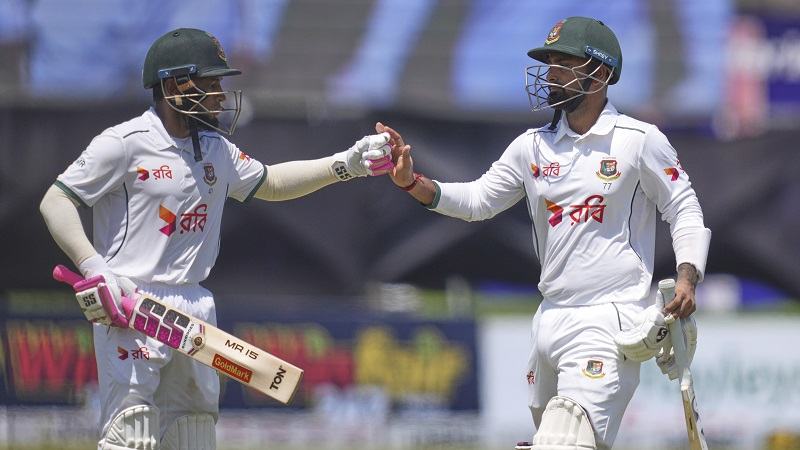 ৯ উইকেটে ৪৮৪ রান নিয়ে দ্বিতীয় দিন শেষ করল বাংলাদেশ