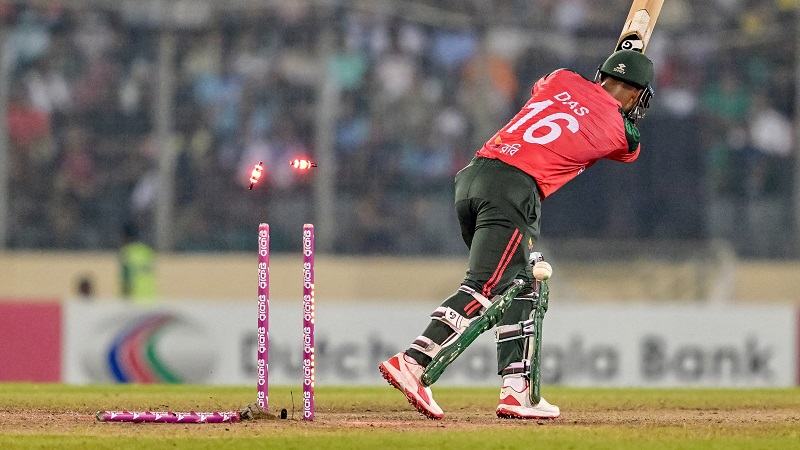 ১০৪ রানে গুটিয়ে গিয়ে ৭৪ রানে হারল বাংলাদেশ