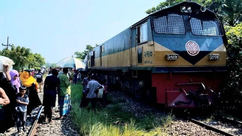 লাকসামে ২৪ ঘণ্টা পর ঢাকামুখী লাইনে ট্রেন চলাচল শুরু