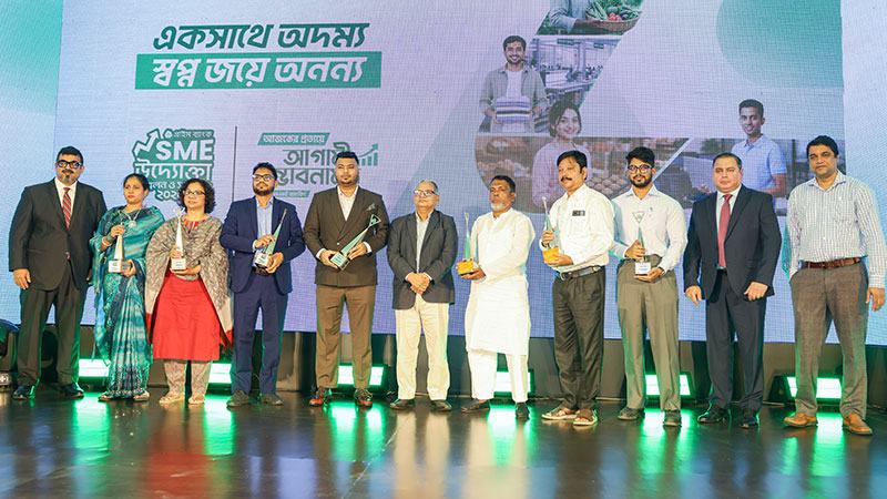 একসাথে অদম্য স্বপ্ন জয়ে অনন্য