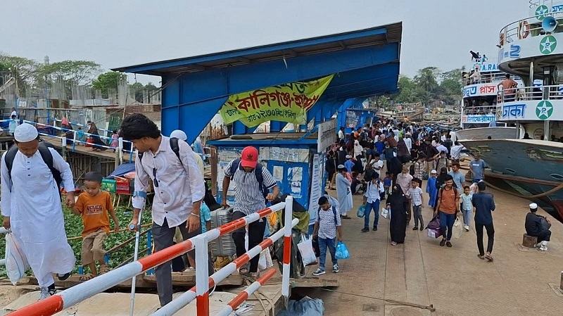 চাঁদপুরে চার বছরেও শেষ হয়নি লঞ্চঘাট নির্মাণ