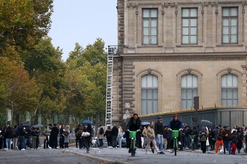 louvre 2