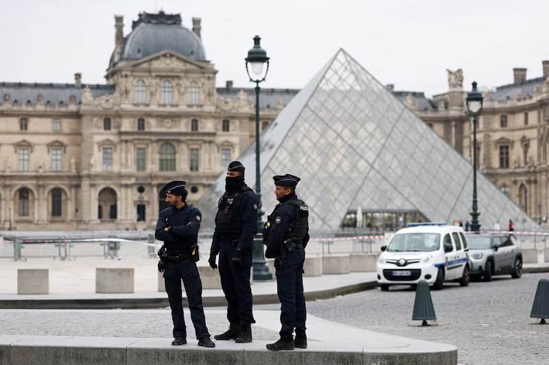 louvre 4