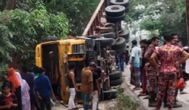 কুমিল্লায় লরিচাপায় স্কুলছাত্রের মৃত্যু