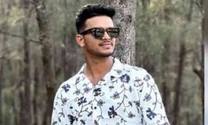মোবাইল চার্জ দিতে গিয়ে বিদ্যুৎস্পৃষ্ট হয়ে স্কুলশিক্ষকের মৃত্যু