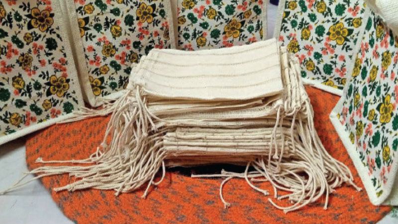 পাটের সহজলভ্যতাকে পুঁজি করে ফরিদপুরে গড়ে উঠছে পাটপণ্যের নতুন নতুন উদ্যোগ