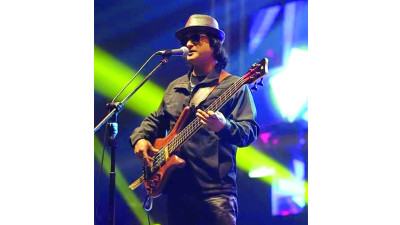 ঈদের দিন আম্মার কথা মনে পড়ে