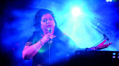 লতাজি প্রতি জন্মদিনে শাড়ি উপহার দিতেন