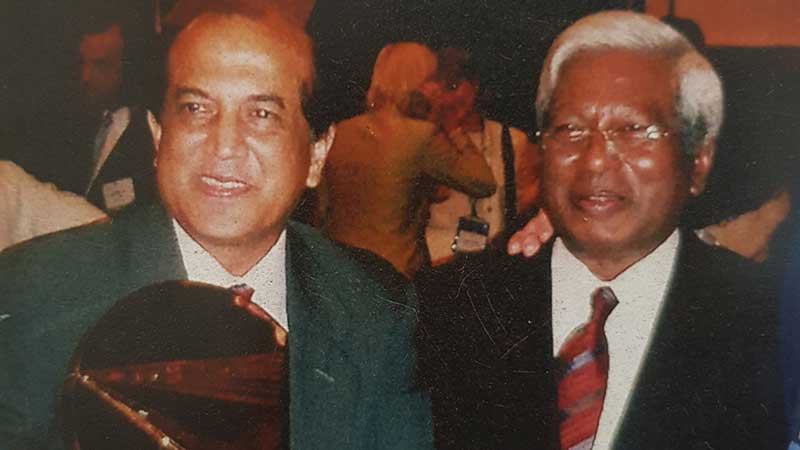 তুমি রবে সরবে!