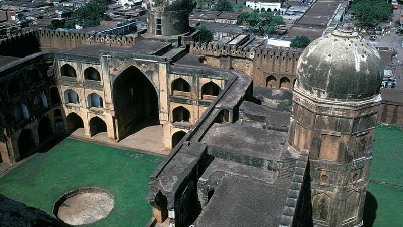 মধ্যযুগে পারস্য ও দাক্ষিণাত্যের সালতানাত