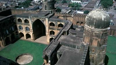 মধ্যযুগে পারস্য ও দাক্ষিণাত্যের সালতানাত