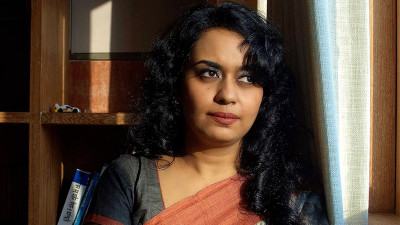 প্রতিকূলতায় নারীর অর্জন
