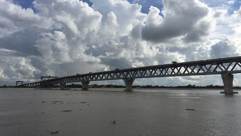 ছয় মিনিটে পদ্মা পাড়ি