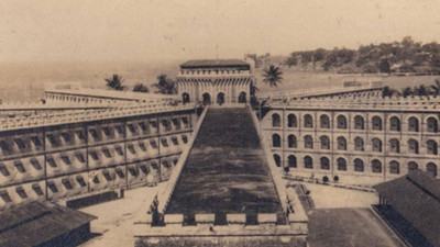উঁচু দেয়ালের ভেতরে যে শৃঙ্খলা