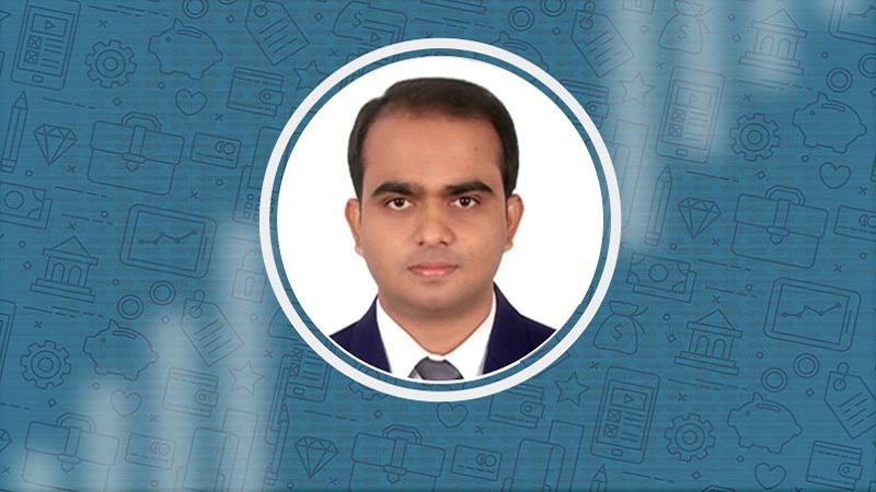 'টুপিওয়ালা উঁচু মাথাটি যেন এক হারিয়ে যাওয়া পর্বতের স্মৃতি'