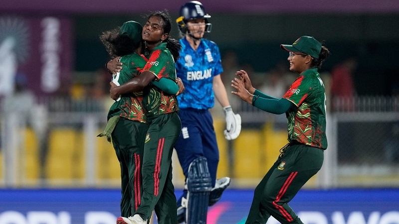ইংল্যান্ডকে জিতিয়ে বাংলাদেশের মারুফার প্রশংসায় হিদার নাইট