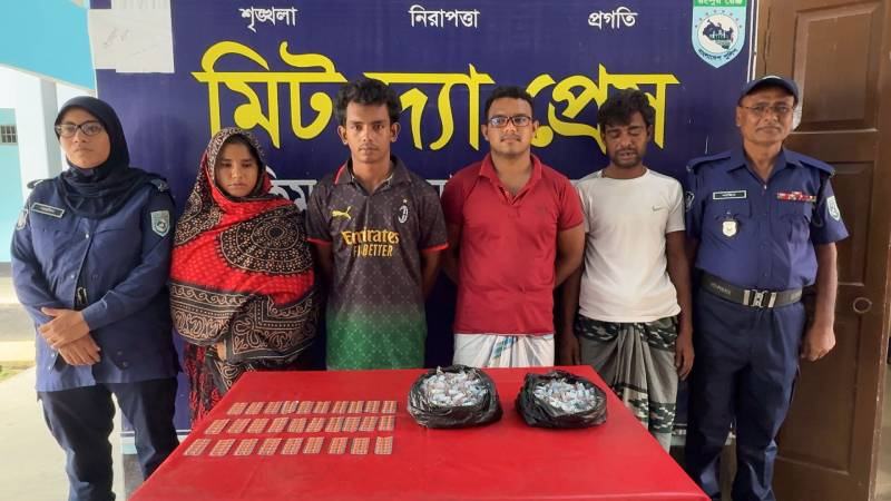 হিলিতে পৃথক অভিযানে মাদকসহ আটক ৪