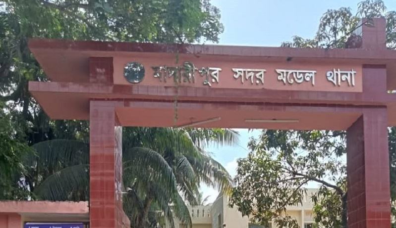 মাদারীপুরে ইটভাঙা মেশিনের চাপায় শিশুর মৃত্যু