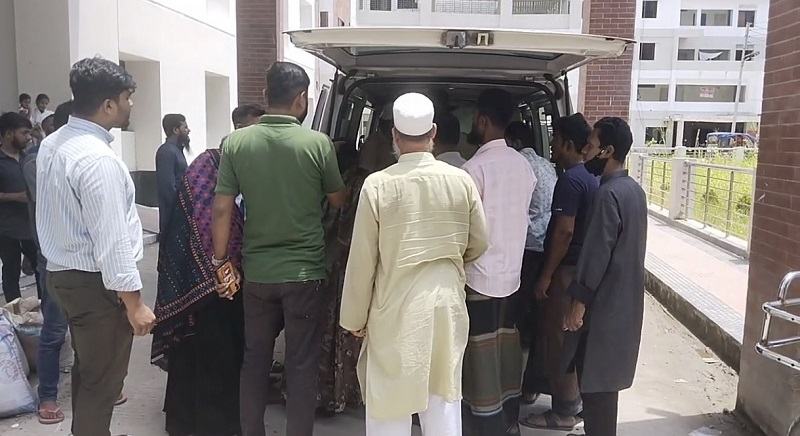 শিবচরে দুই ইট ব্যবসায়ীকে কুপিয়ে জখম, একজনকে ঢাকায় পাঠানো হয়েছে