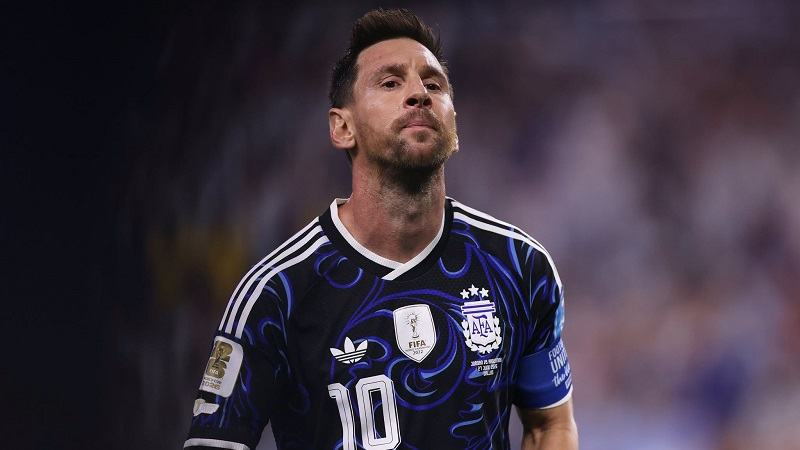বাবার মৃত্যুই কি মেসির অবসর ত্বরান্বিত করল?