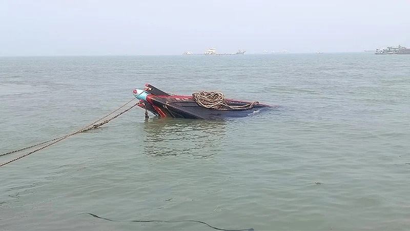 মেঘনায় ট্রলার ডুবে ৪ জেলে নিখোঁজ