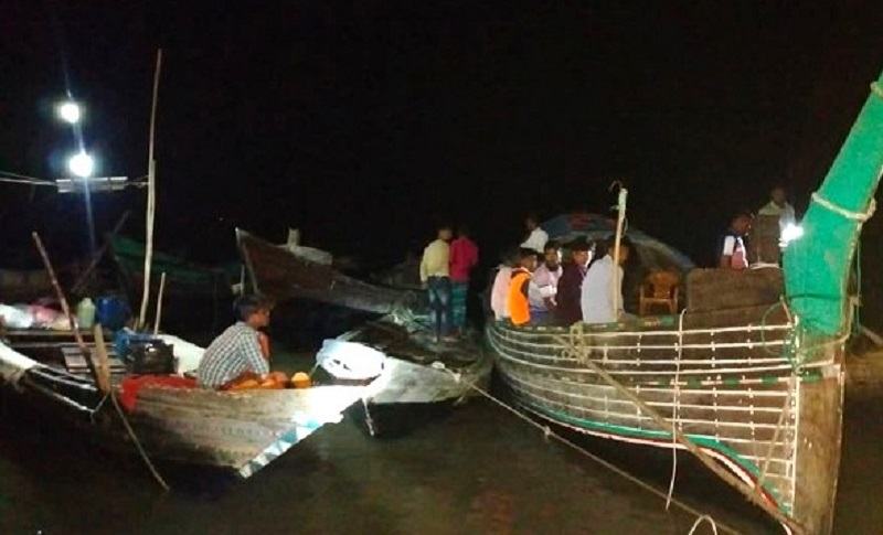 মেঘনায় মাছ ধরার দায়ে ১৪ জেলে আটক