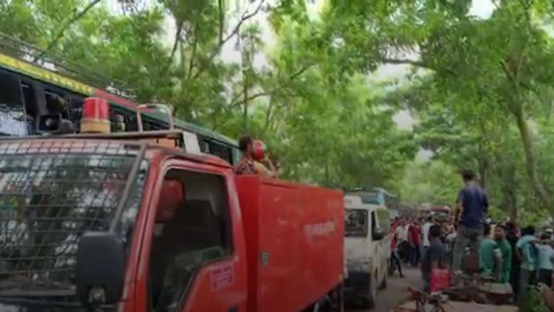 মাগুরায় বাস-ভ্যানের মুখোমুখি সংঘর্ষ, নিহত ১