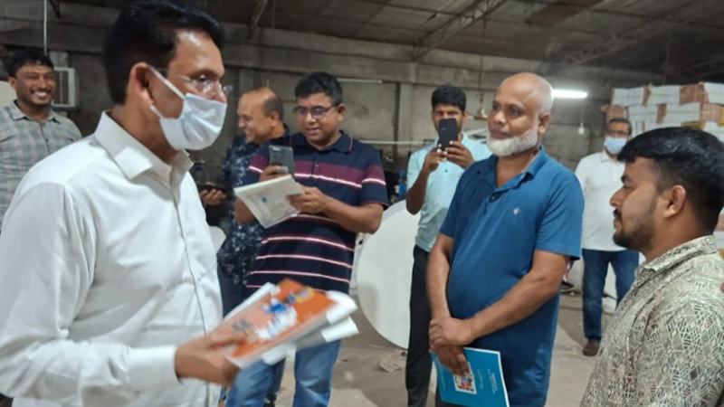 মধ্যরাতে হঠাৎ রাজধানীর ছয় ছাপাখানায় শিক্ষামন্ত্রী