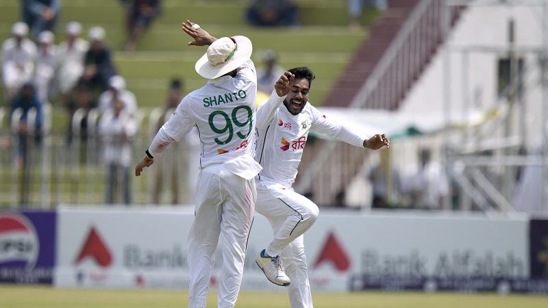 মিরাজের ৫ উইকেটের পরও জিম্বাবুয়ের ৮২ রানের লিড