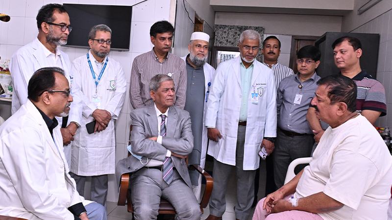 চিকিৎসাধীন ভূমিমন্ত্রীকে দেখতে হাসপাতালে রাষ্ট্রপতি